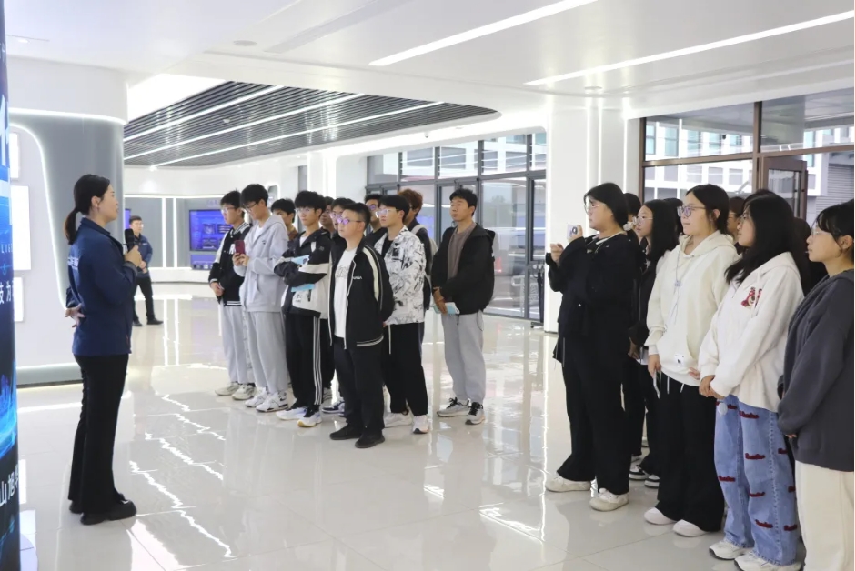 筑牢基础 展望未来 ▏唐山学院会计学院学生到威九国际智能参观学习